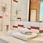 Otel Rhein-ruhr 4*